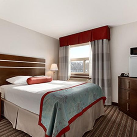 מלון Super 8 By Wyndham Saskatoon Near Downtown מראה חיצוני תמונה