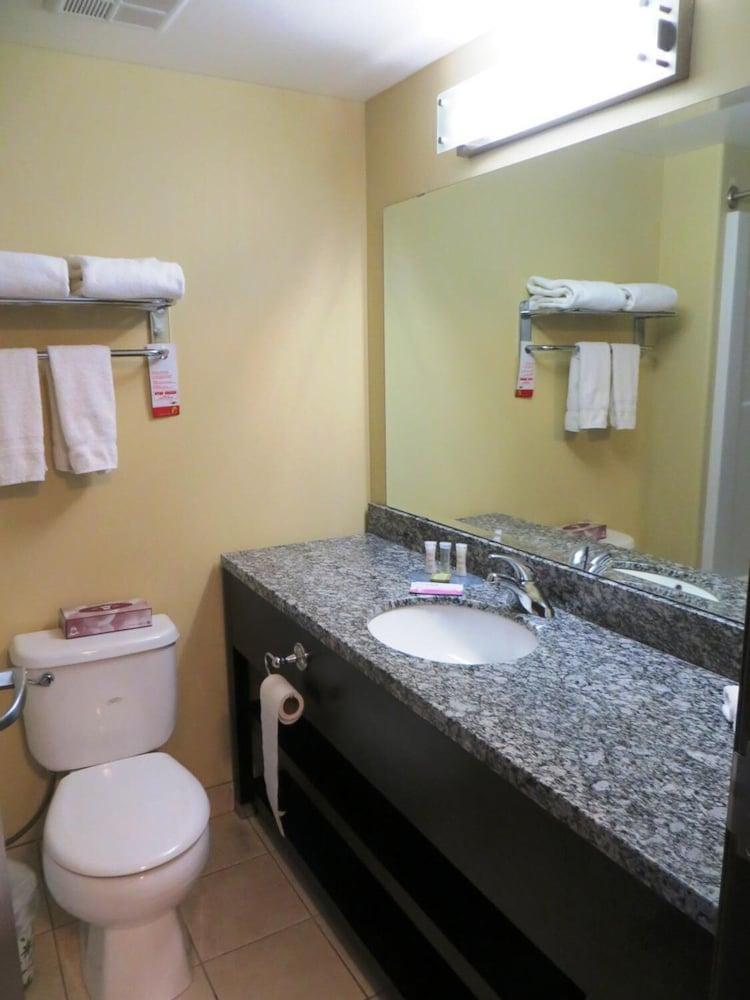 מלון Super 8 By Wyndham Saskatoon Near Downtown מראה חיצוני תמונה