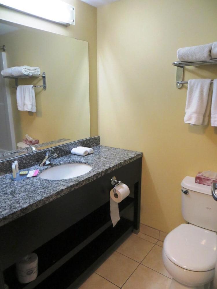מלון Super 8 By Wyndham Saskatoon Near Downtown מראה חיצוני תמונה