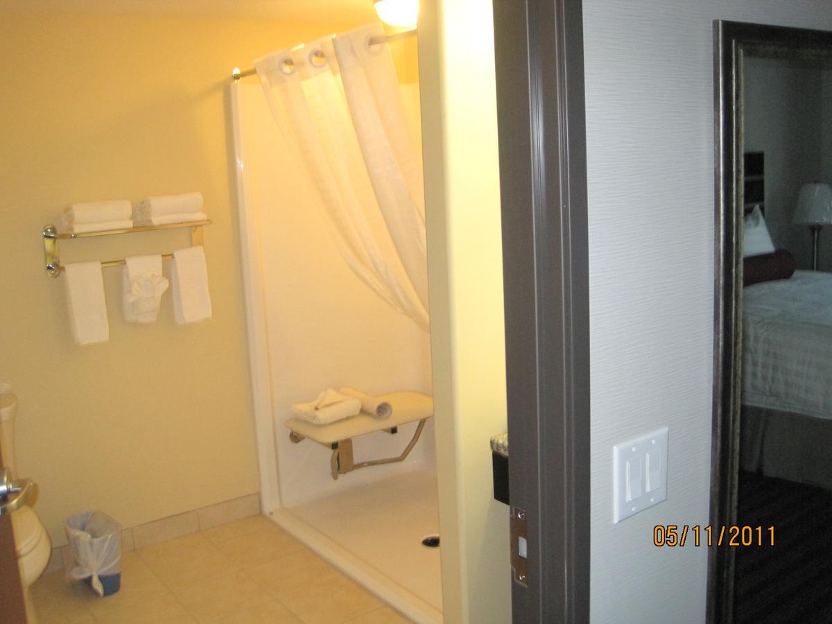 מלון Super 8 By Wyndham Saskatoon Near Downtown מראה חיצוני תמונה