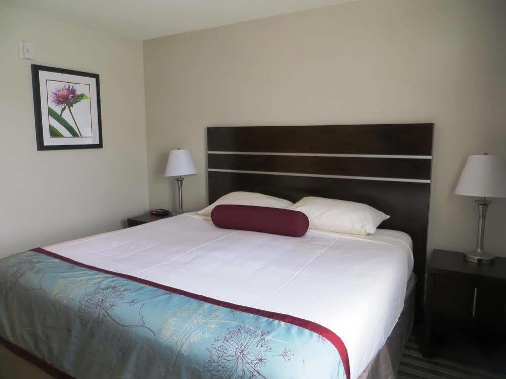 מלון Super 8 By Wyndham Saskatoon Near Downtown מראה חיצוני תמונה