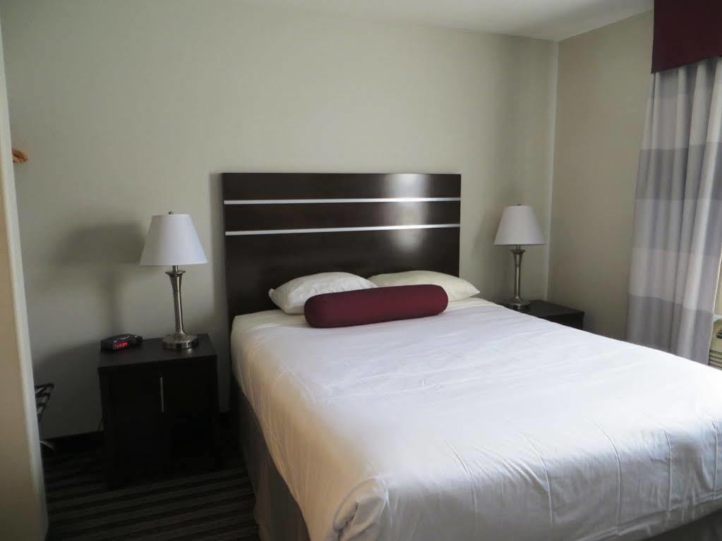 מלון Super 8 By Wyndham Saskatoon Near Downtown מראה חיצוני תמונה