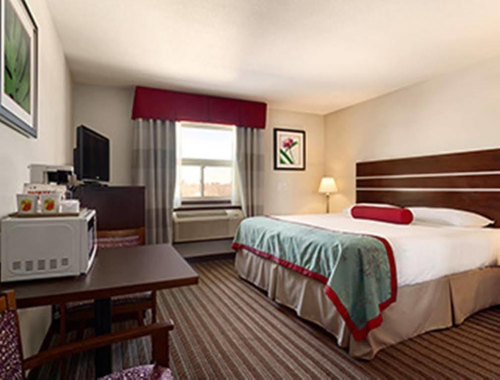 מלון Super 8 By Wyndham Saskatoon Near Downtown מראה חיצוני תמונה